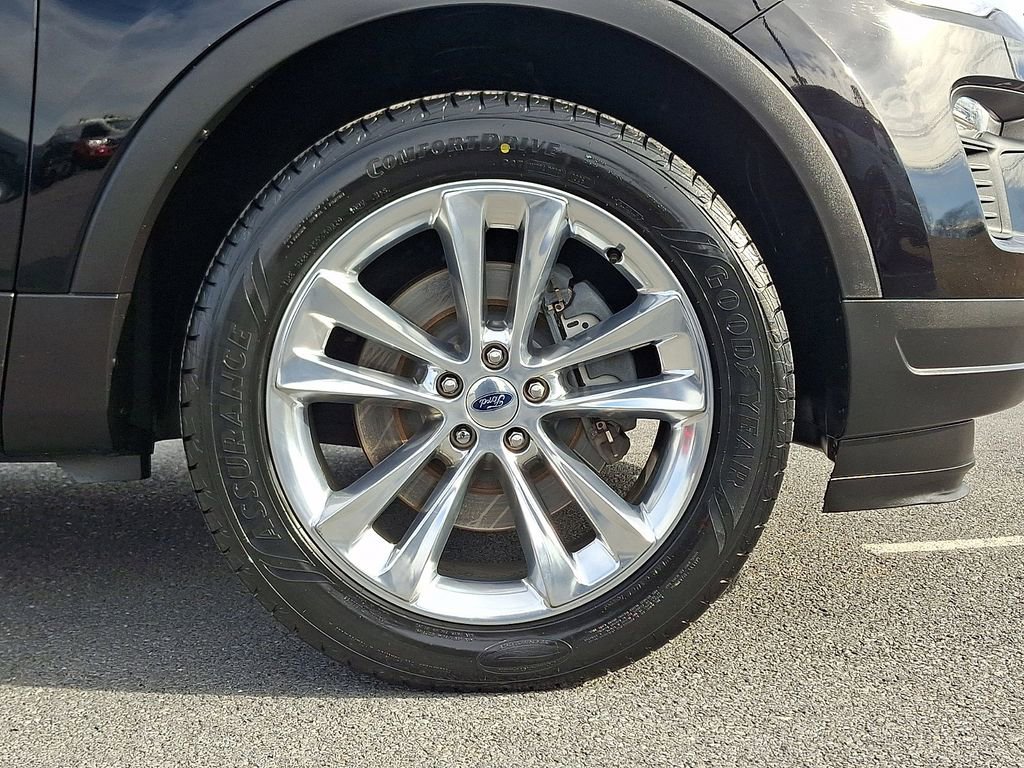 Certified 2018 Ford Explorer XLT w/ Equipment Group 202A image 8