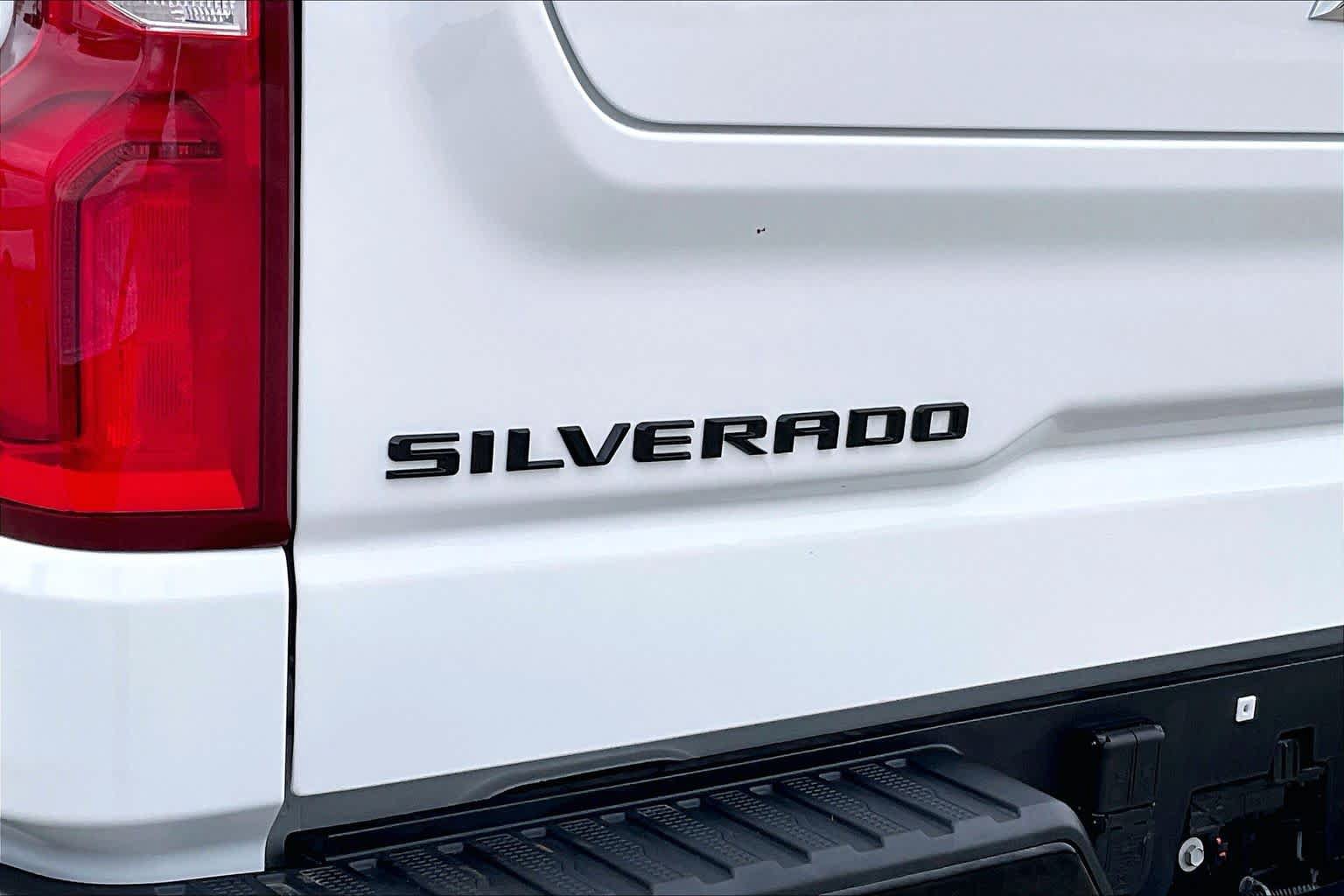Used 2026 Chevrolet Silverado 1500 ZR2 w/ Dark Appearance Package AWD/4WD image 10