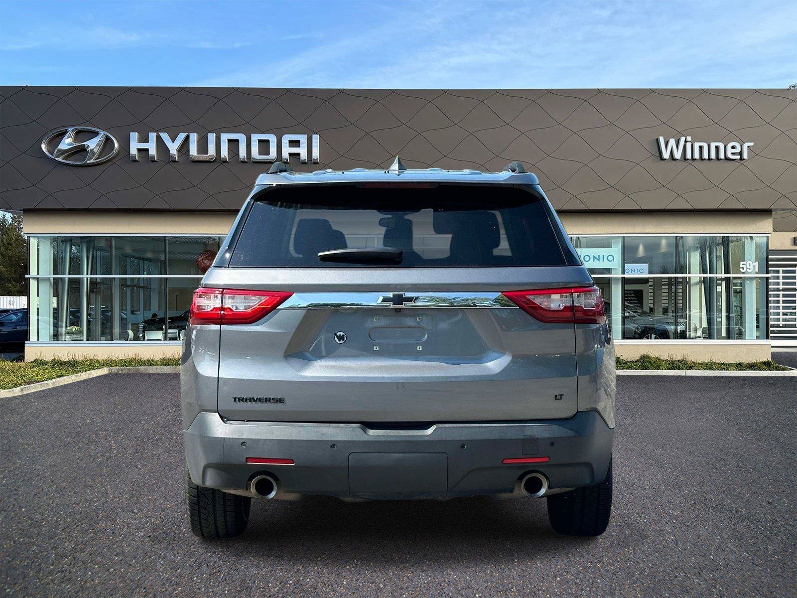 Used 2019 Chevrolet Traverse LT FWD image 3