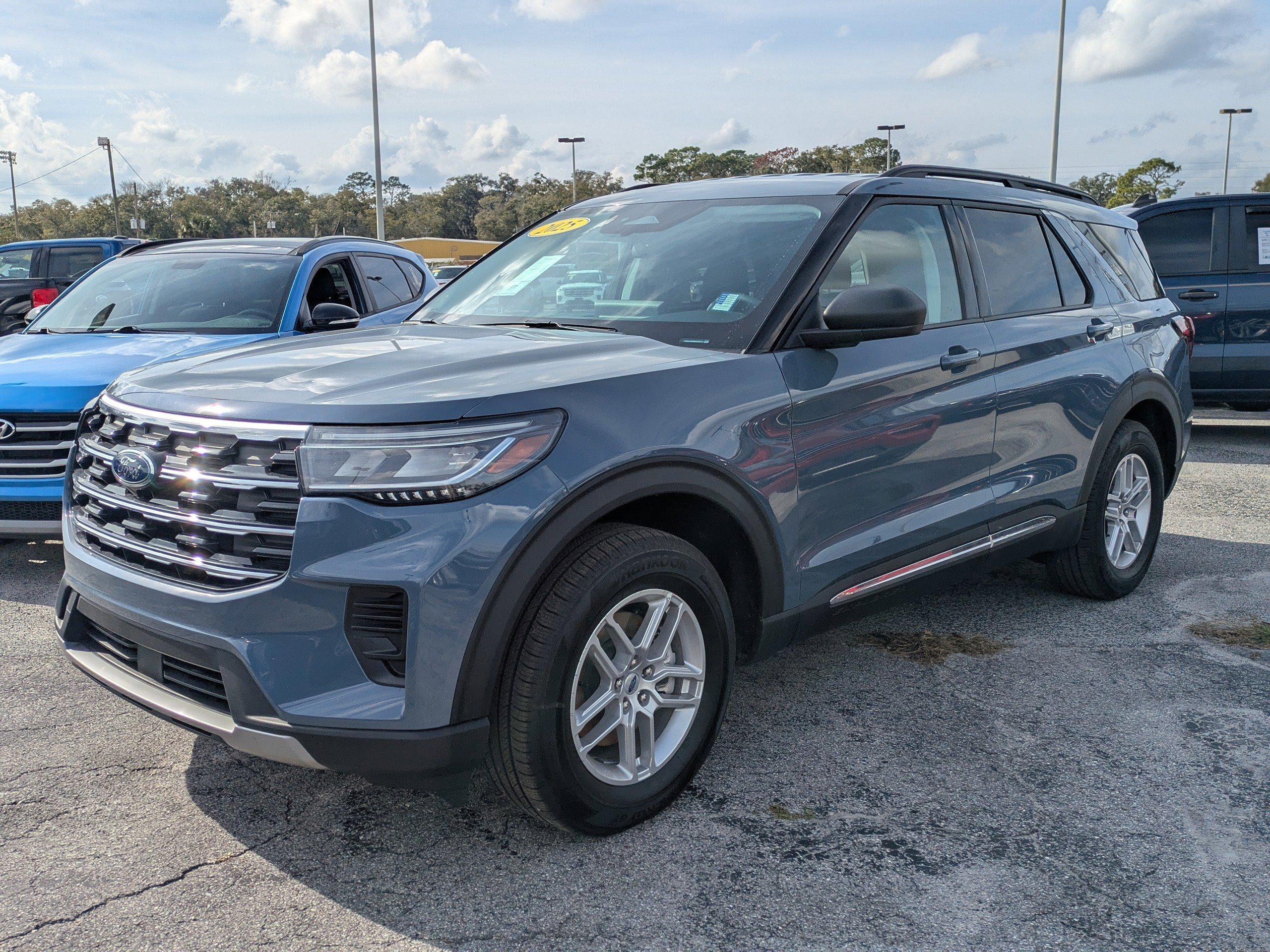 Certified 2025 Ford Explorer Active RWD image 8