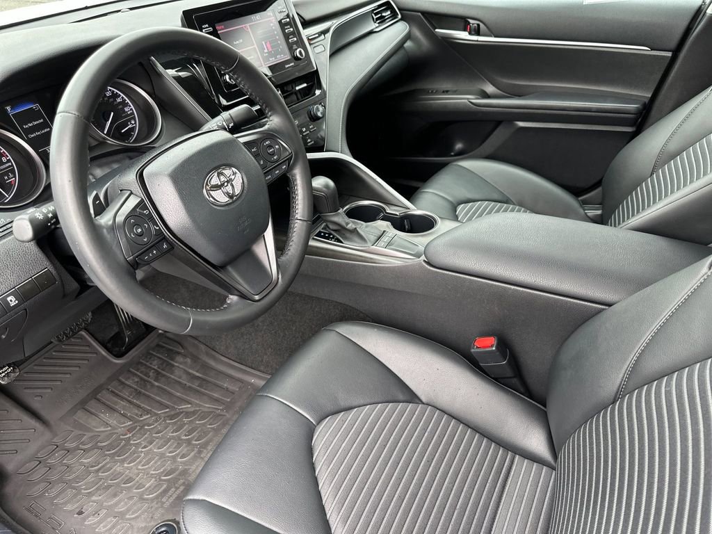 Used 2023 Toyota Camry SE w/ Convenience Package image 9