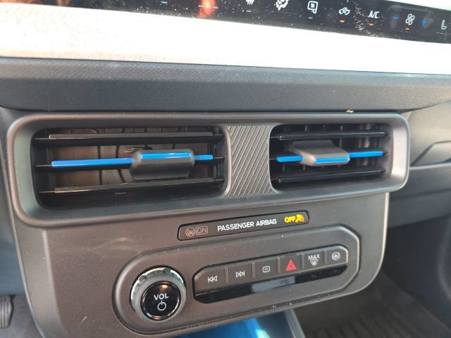 Certified 2025 Ford Maverick XLT w/ XLT Luxury Package AWD/4WD image 16