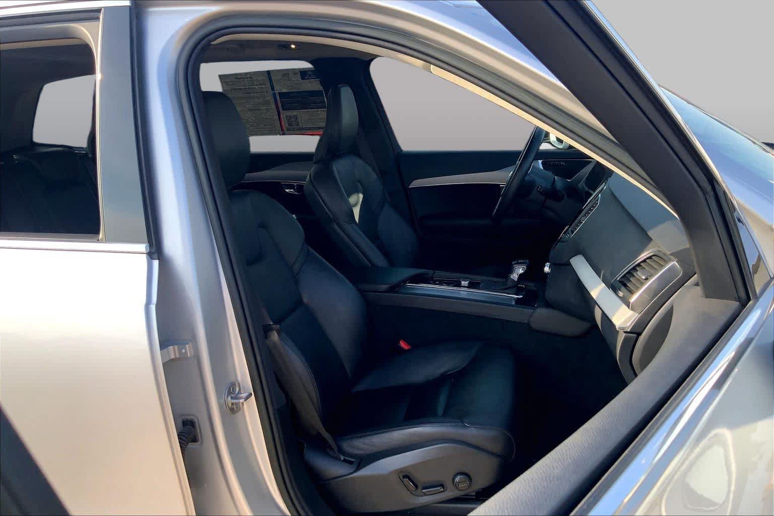 Used 2022 Volvo XC90 T5 Momentum FWD image 9