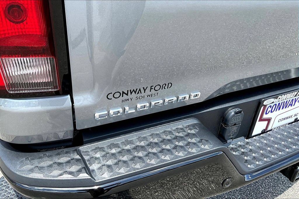 Used 2025 Chevrolet Colorado Z71 w/ Technology Package AWD/4WD image 27