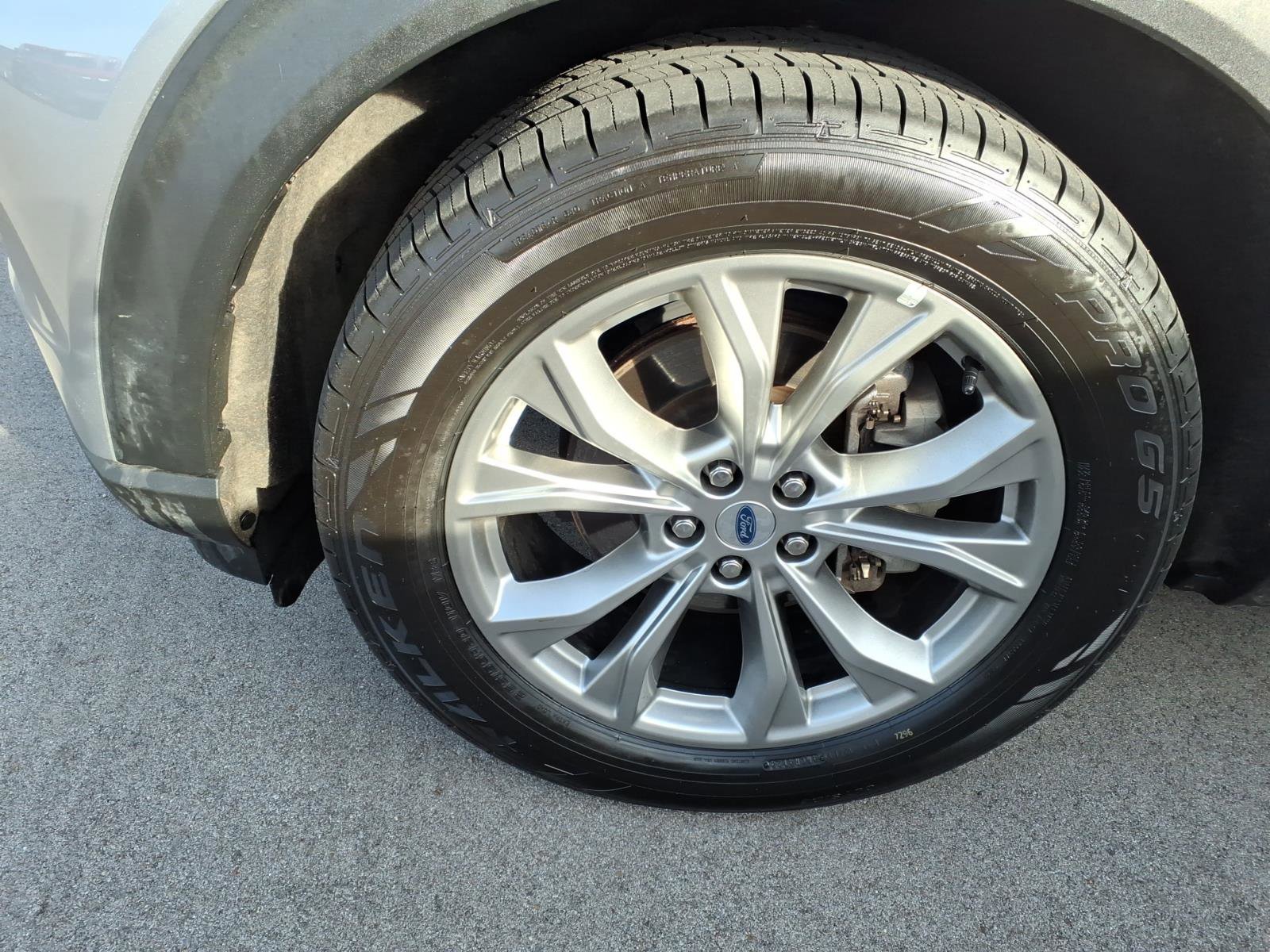 Certified 2023 Ford Explorer Limited w/ Equipment Group 301A image 6