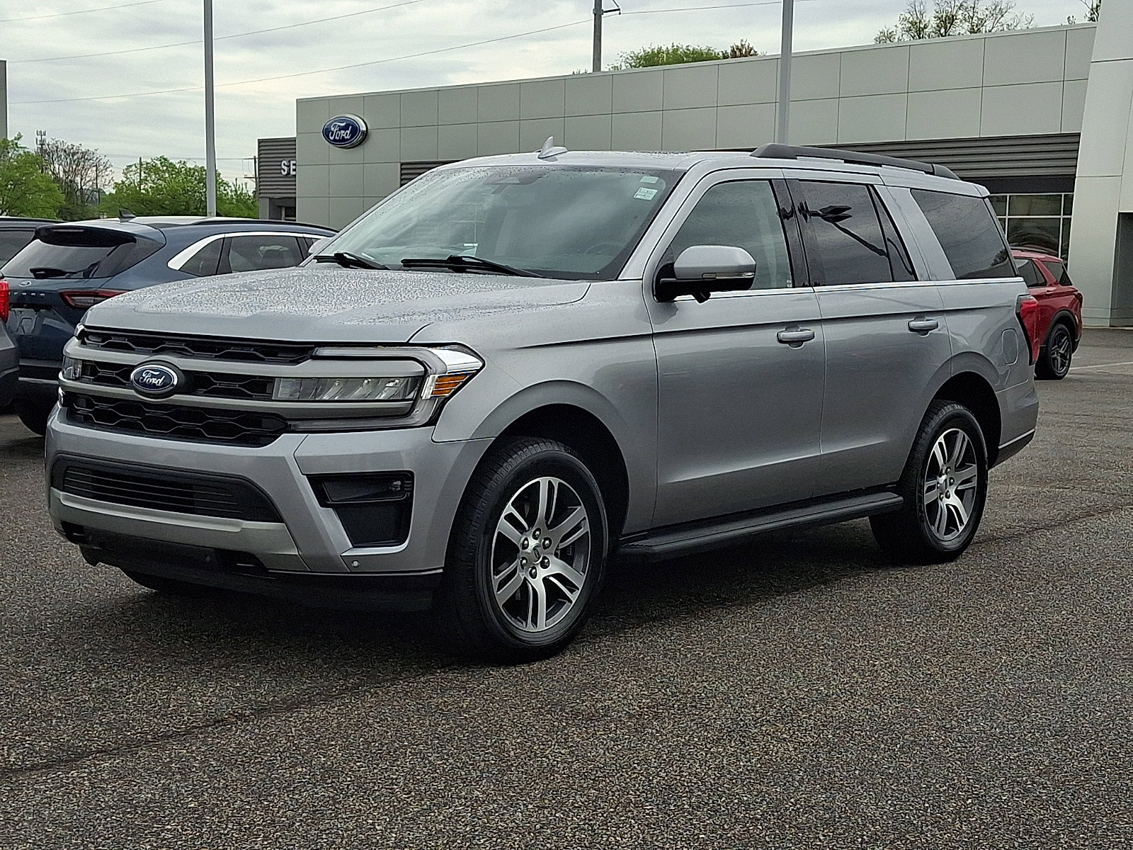 Certified 2024 Ford Expedition XLT AWD/4WD image 5
