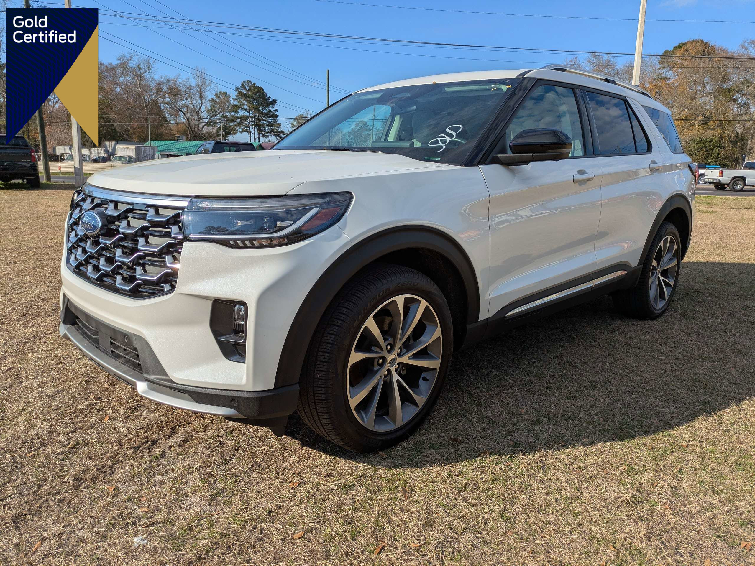 Certified 2025 Ford Explorer Platinum w/ Ultimate Package AWD/4WD image 1