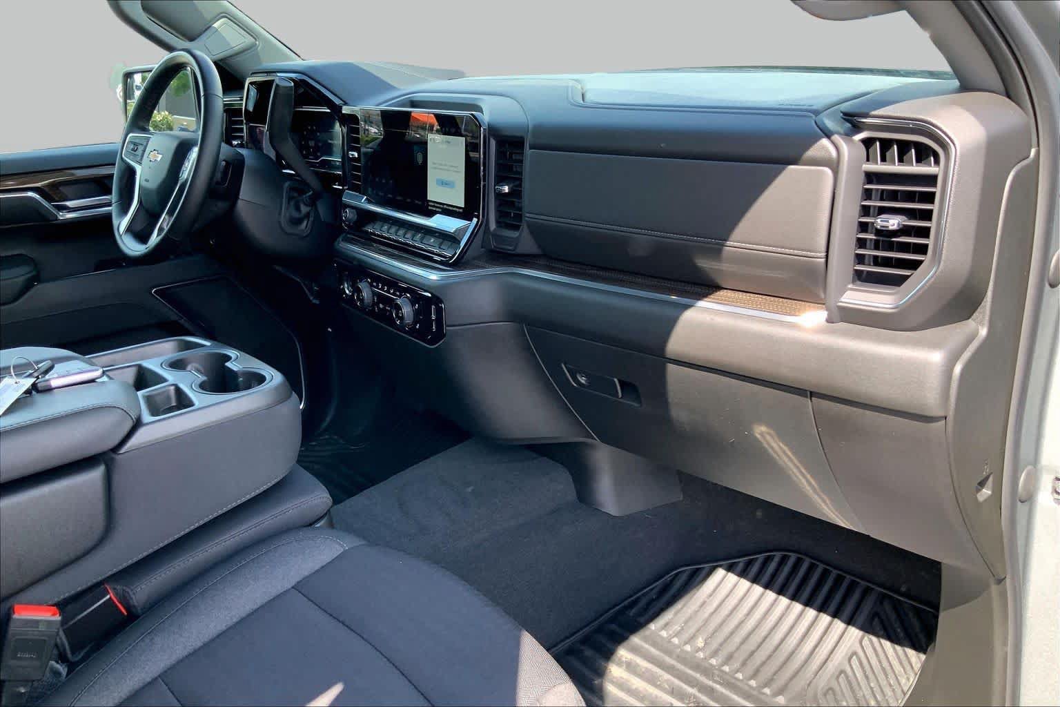 Used 2023 Chevrolet Silverado 1500 LT AWD/4WD image 16