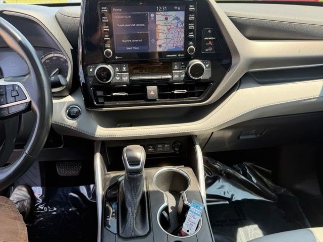 Used 2022 Toyota Highlander XLE AWD/4WD image 18
