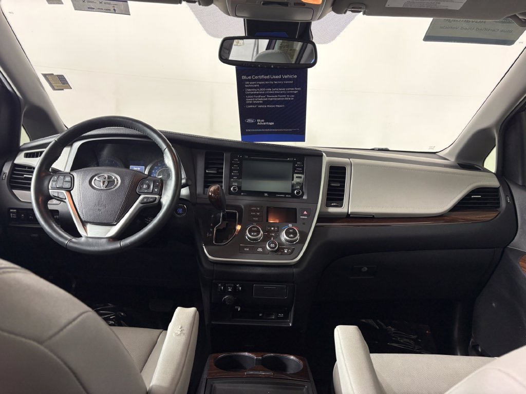 Used 2020 Toyota Sienna Limited Premium w/ Carpet Mat Package FWD image 27