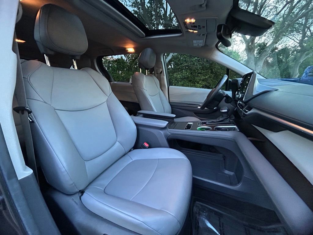 Used 2024 Toyota Sienna XLE image 27