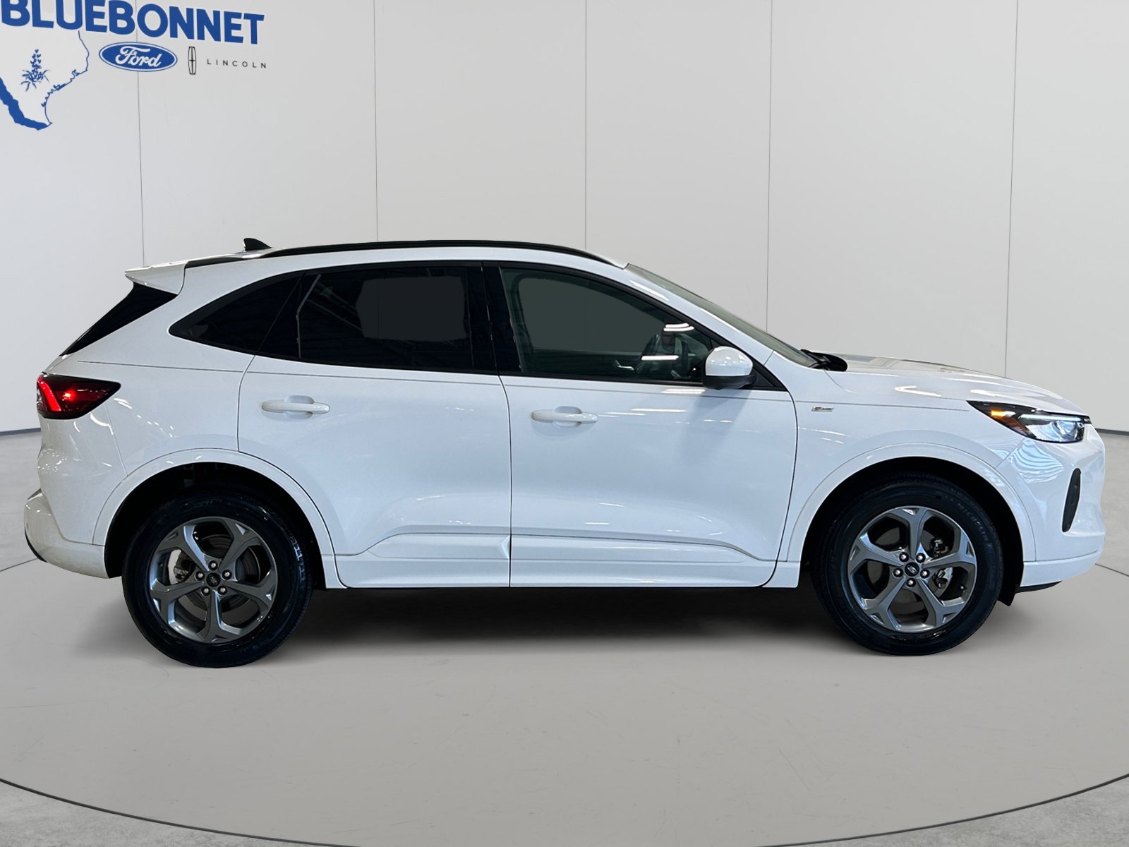 Certified 2023 Ford Escape ST-Line Select w/ Tech Pack #2 AWD/4WD image 4