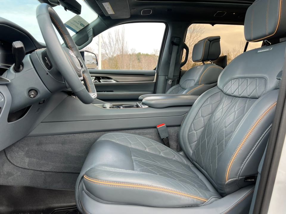 Used 2023 Jeep Grand Wagoneer Series III w/ Rear Seat Video Group 1 image 9