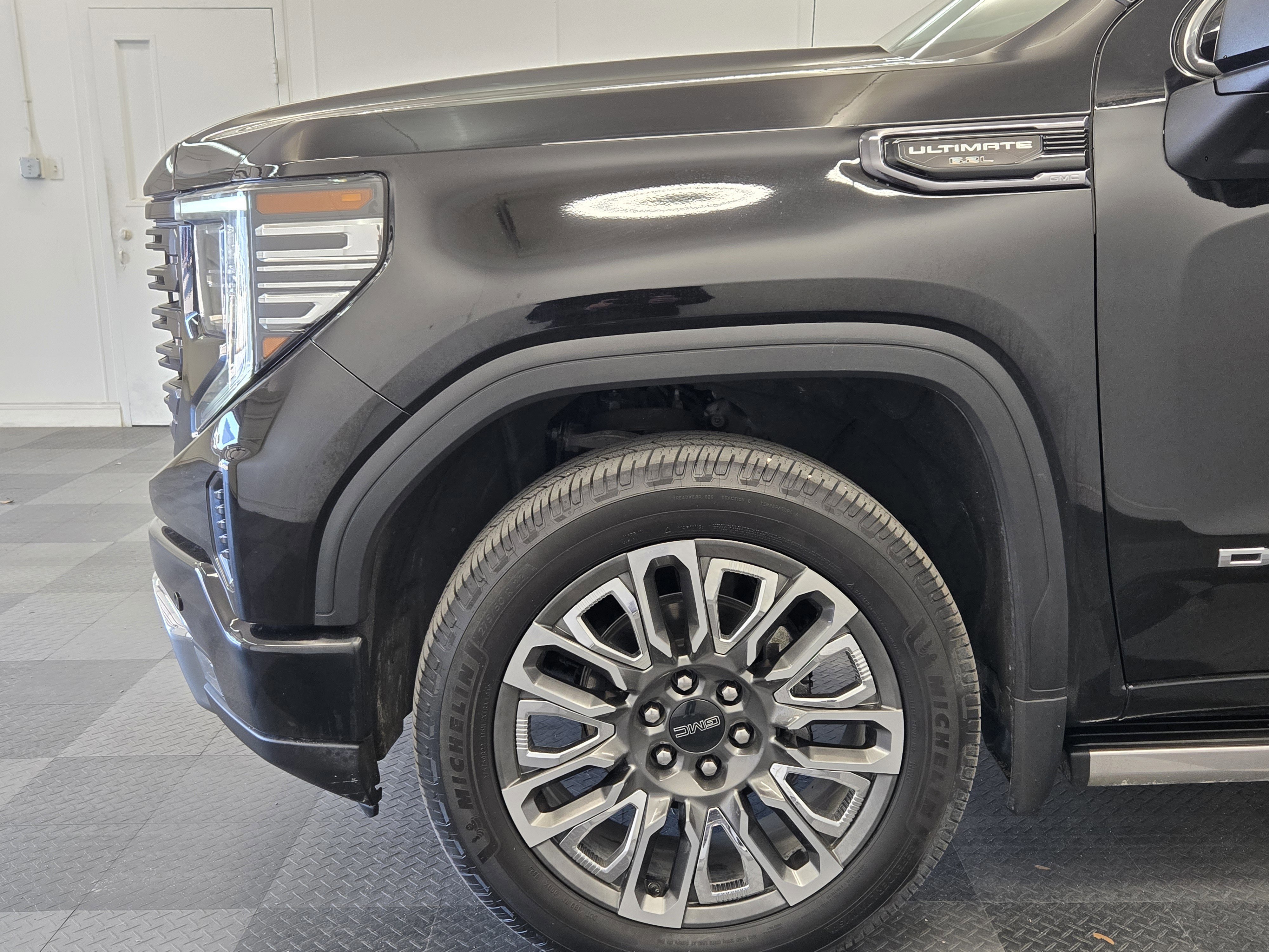 Used 2023 GMC Sierra 1500 Denali Ultimate image 9