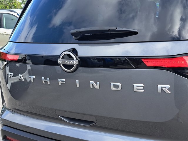 Used 2023 Nissan Pathfinder S image 10