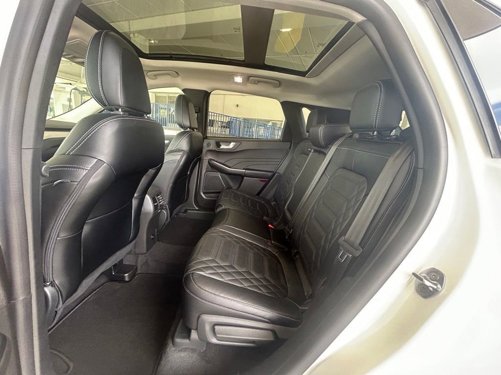 Certified 2024 Ford Escape SE w/ PHEV Premium Package image 35