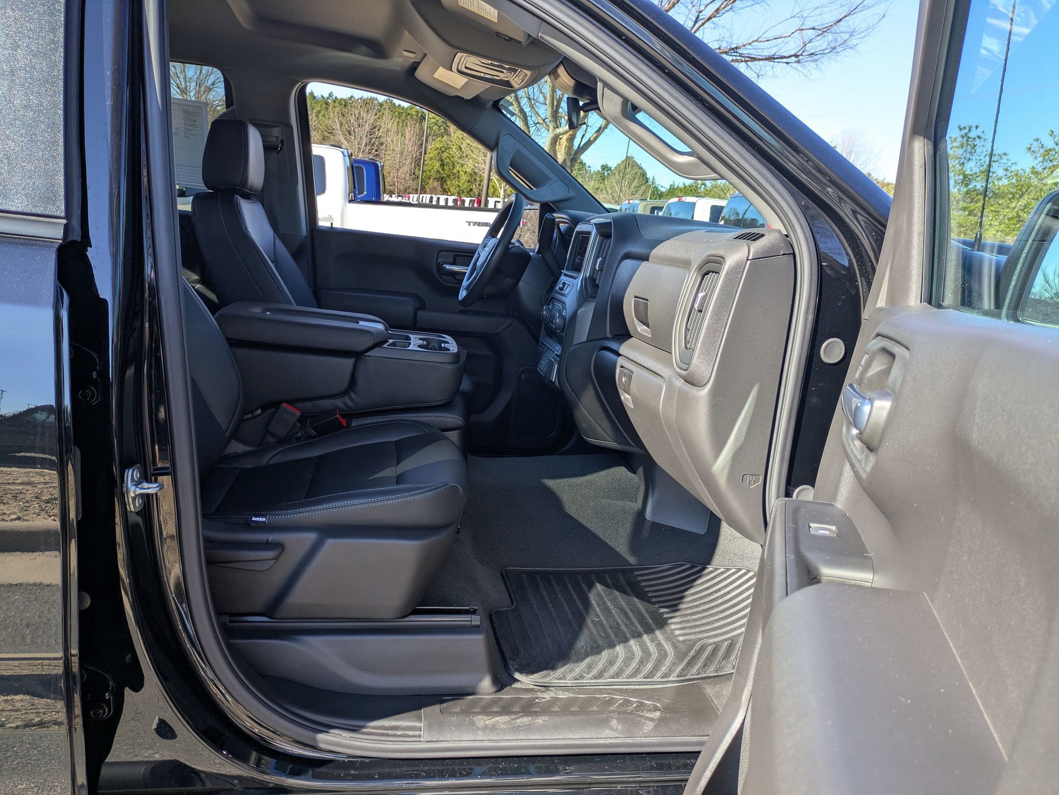 Used 2025 Chevrolet Silverado 1500 Custom Trail Boss w/ Turbomax Blackout Package image 38