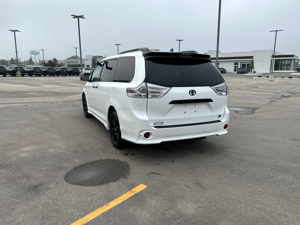 Used 2020 Toyota Sienna SE w/ Nightshade Edition AWD/4WD image 9