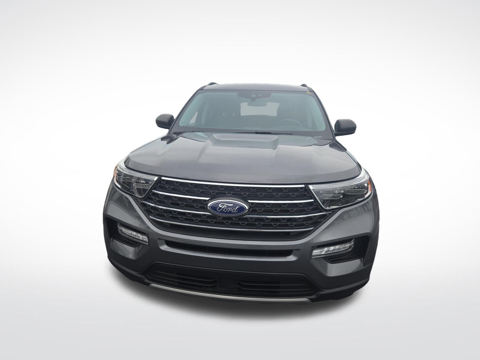Certified 2024 Ford Explorer XLT w/ Equipment Group 202A AWD/4WD image 4