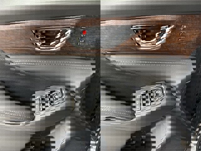 Used 2024 Subaru Ascent Touring image 5