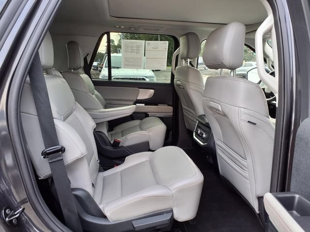 Certified 2025 Ford Expedition Active AWD/4WD image 11