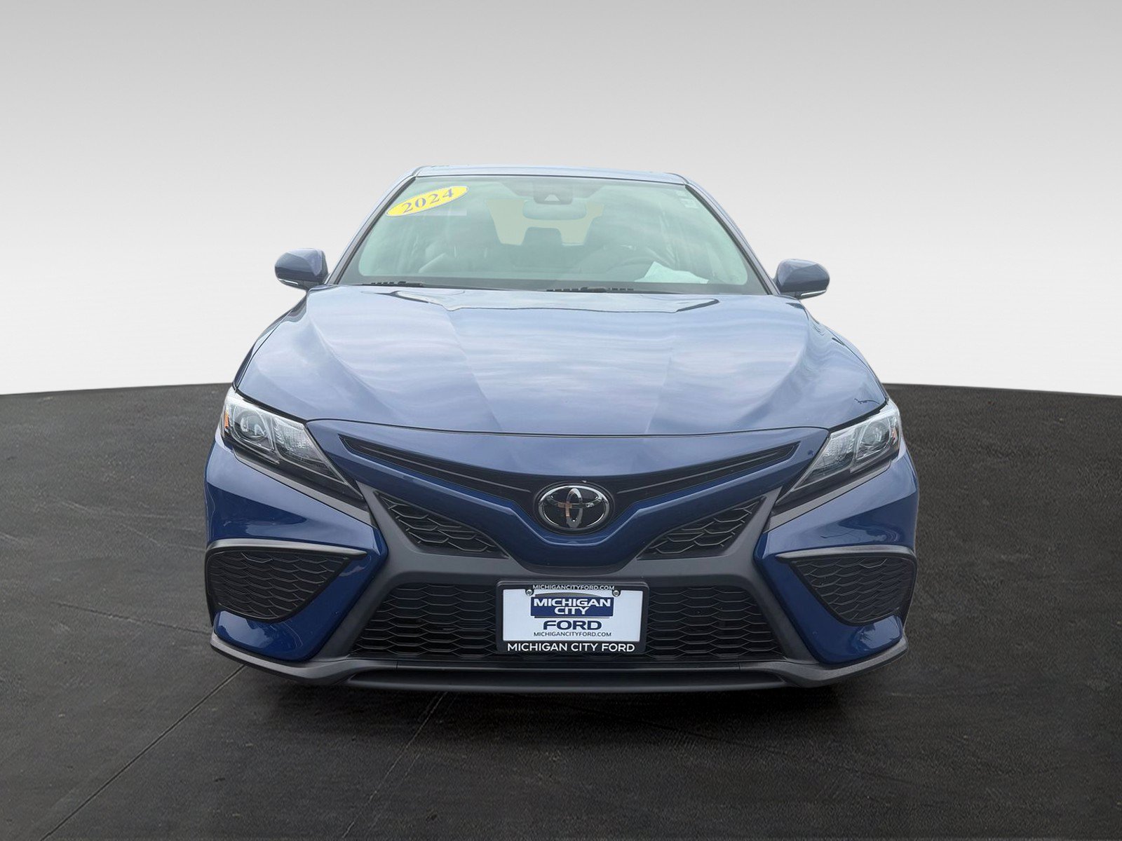Used 2024 Toyota Camry SE w/ Cold Weather Package AWD/4WD image 6