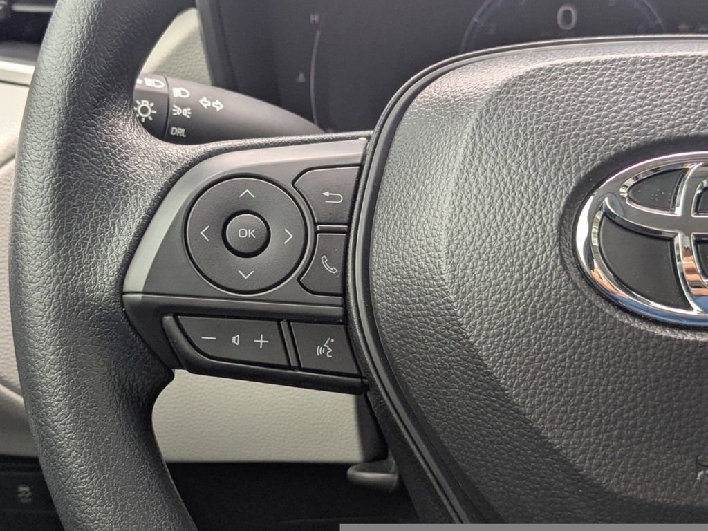 Used 2026 Toyota Corolla Cross L image 25