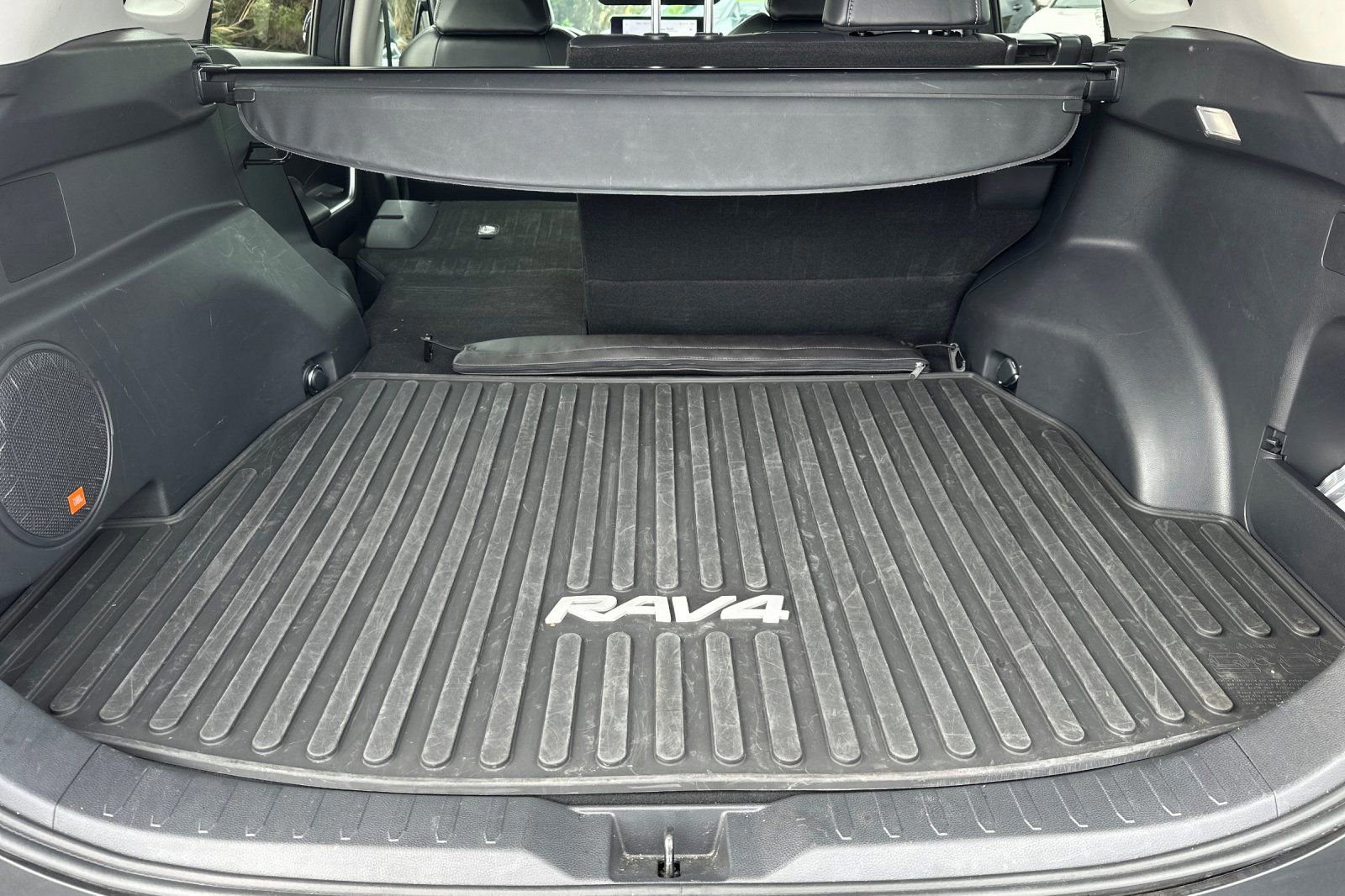 Used 2023 Toyota RAV4 XLE Premium image 17