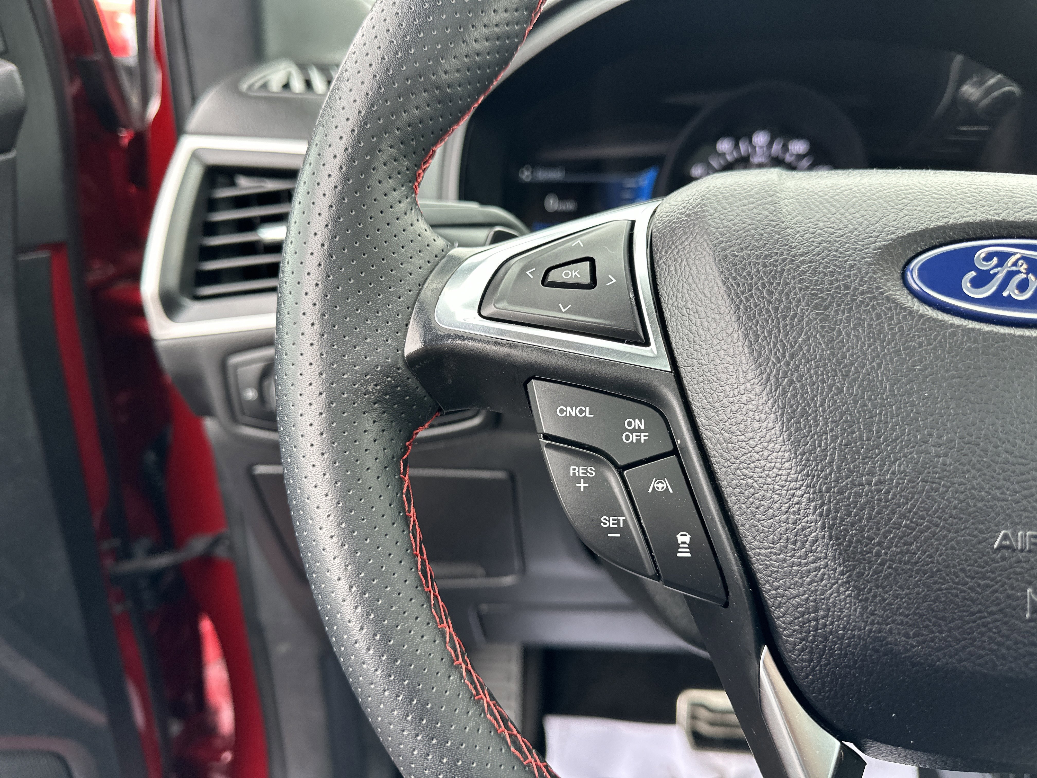 Certified 2024 Ford Edge ST-Line w/ Class II Trailer Tow Package image 21