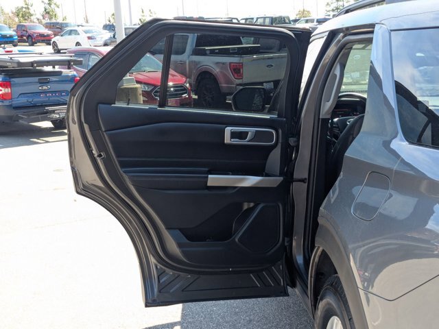 Certified 2023 Ford Explorer XLT w/ Equipment Group 202A AWD/4WD image 29