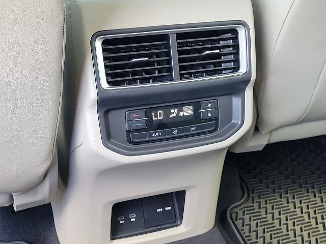 Used 2024 Volkswagen Atlas SE FWD image 19