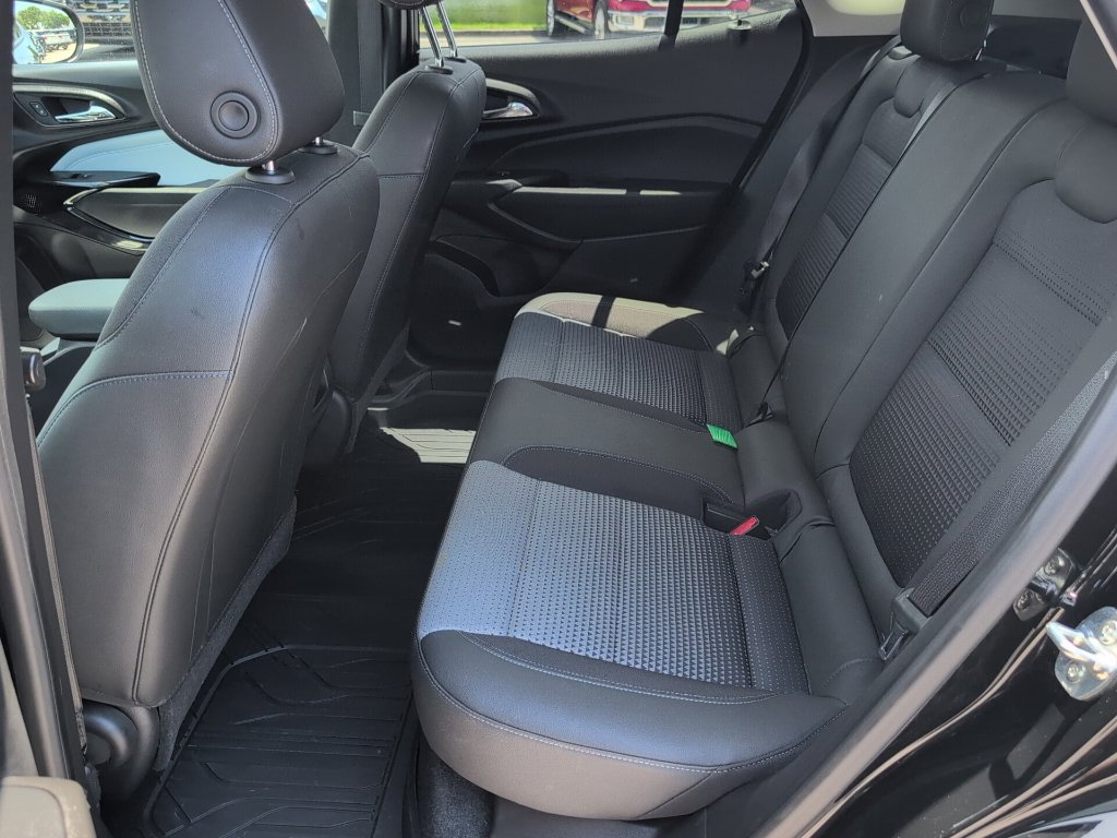Used 2024 Chevrolet Trax LT w/ Sunroof Package FWD image 12