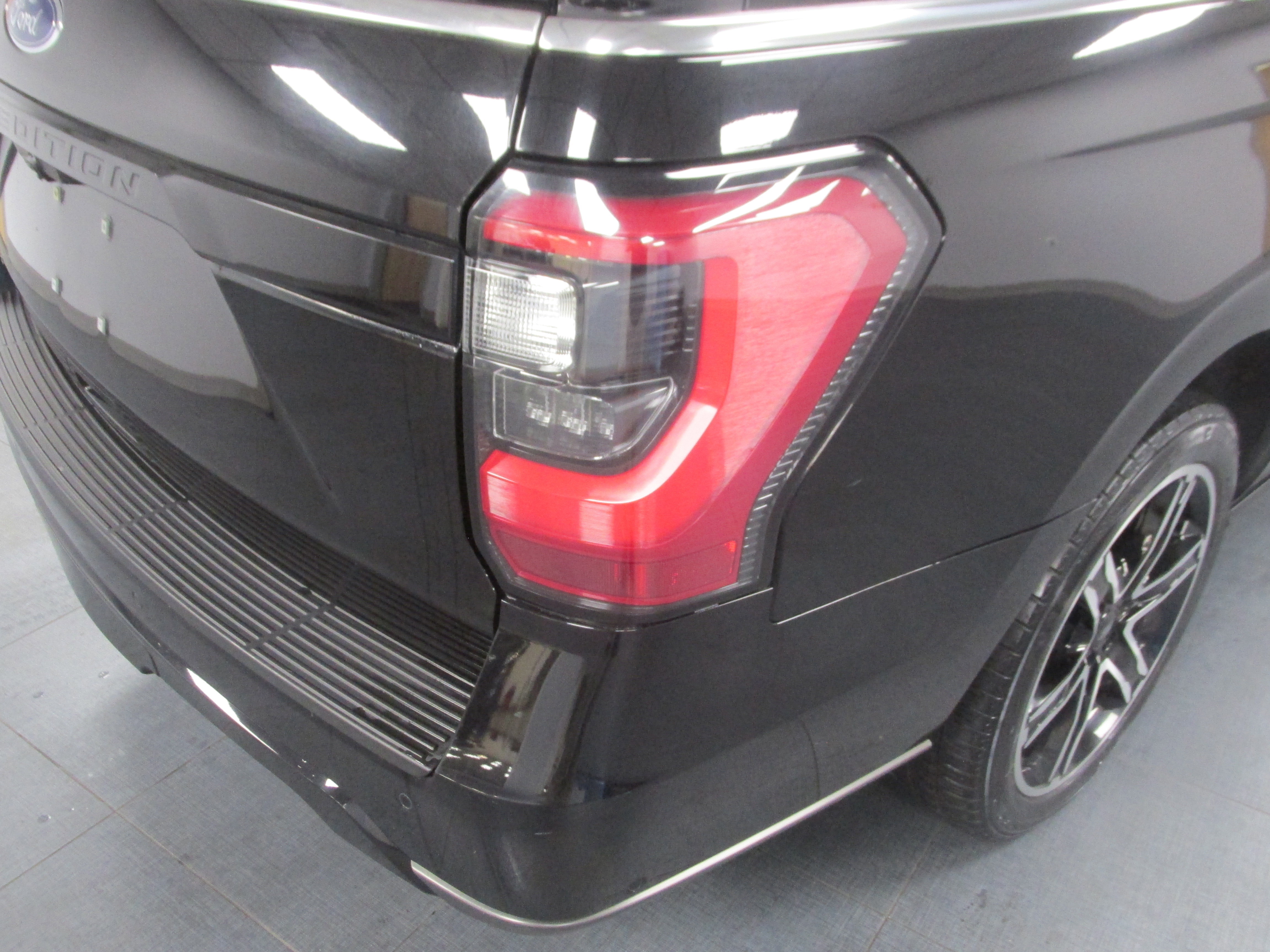 Certified 2020 Ford Expedition Limited w/ Equipment Group 303A image 11