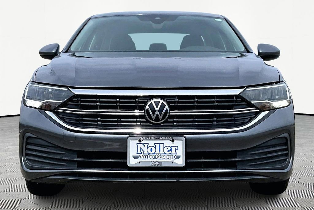 Used 2024 Volkswagen Jetta SE FWD image 6