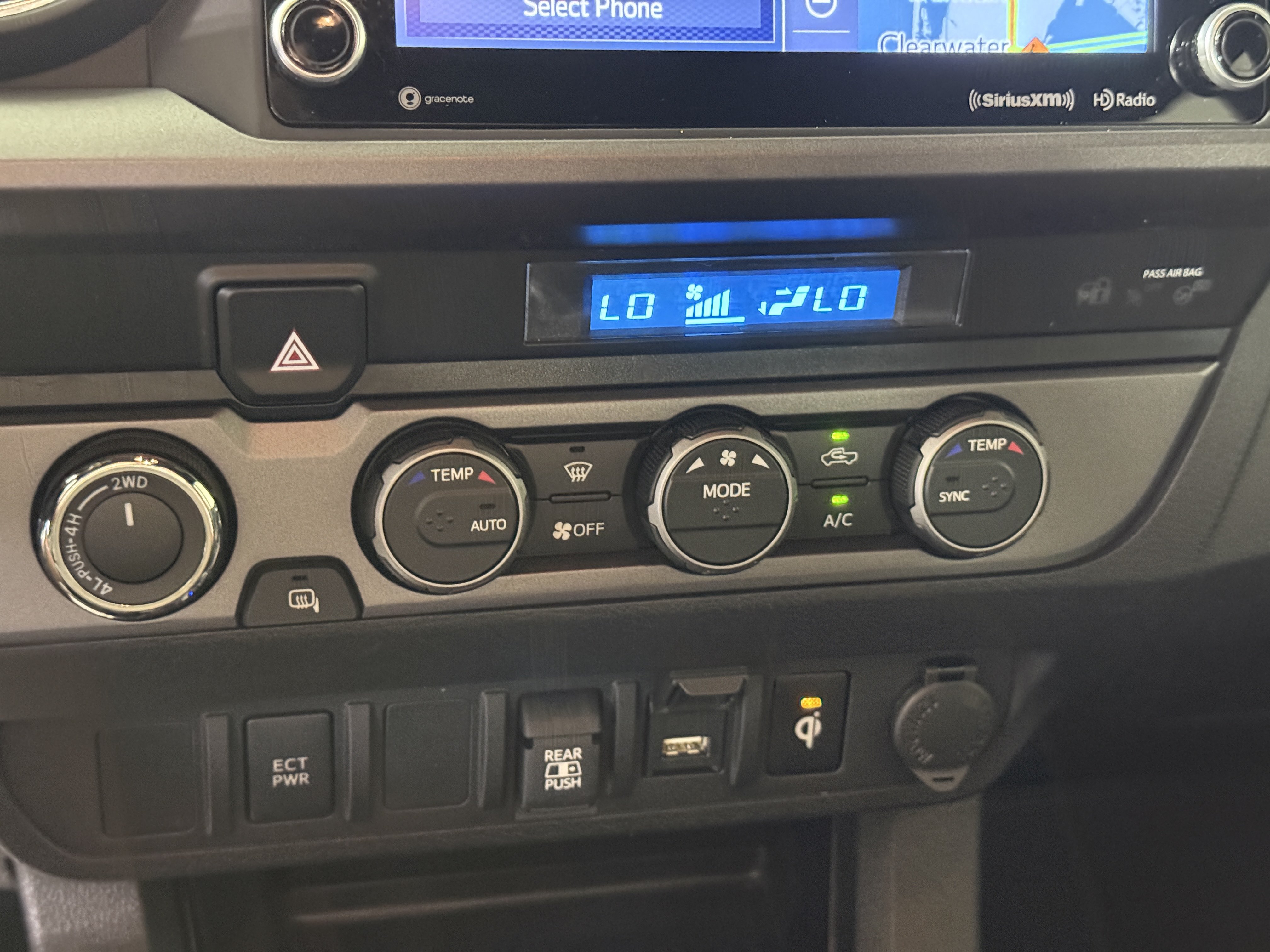 Used 2022 Toyota Tacoma TRD Sport AWD/4WD image 18