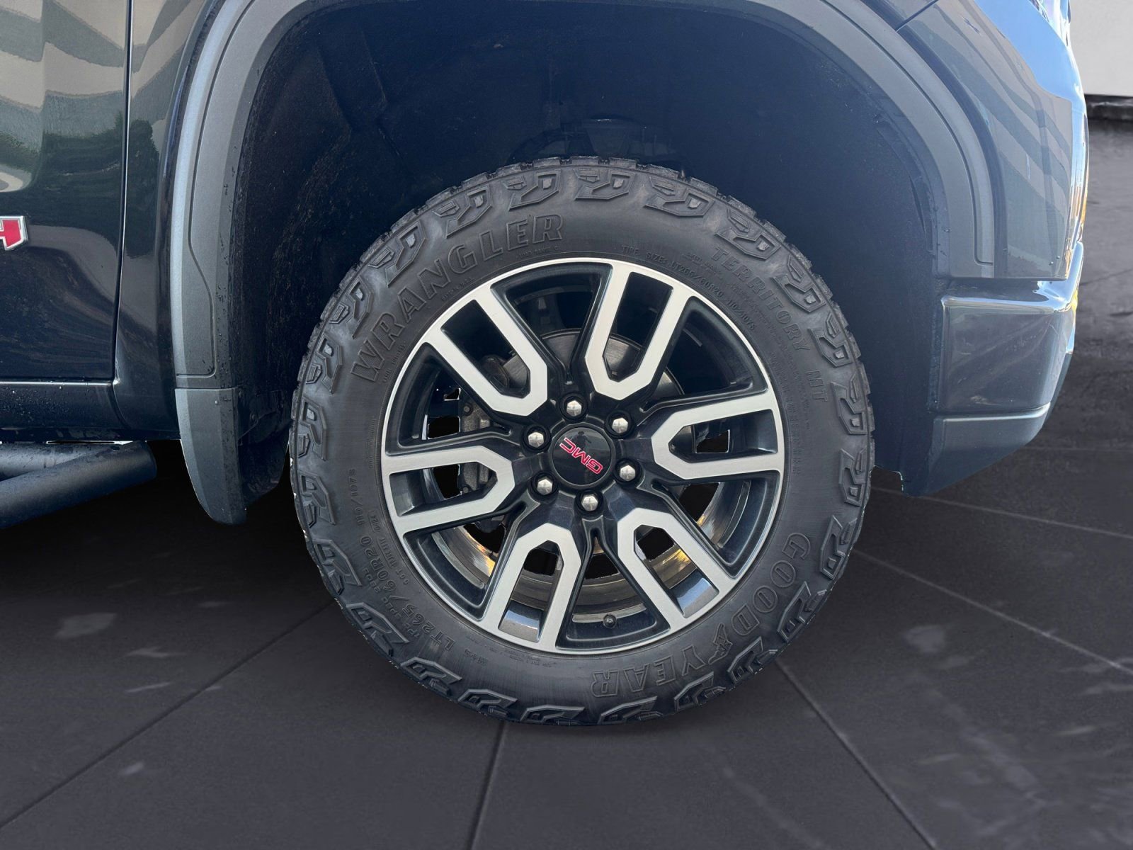 Used 2024 GMC Sierra 1500 AT4 w/ Technology Package image 14