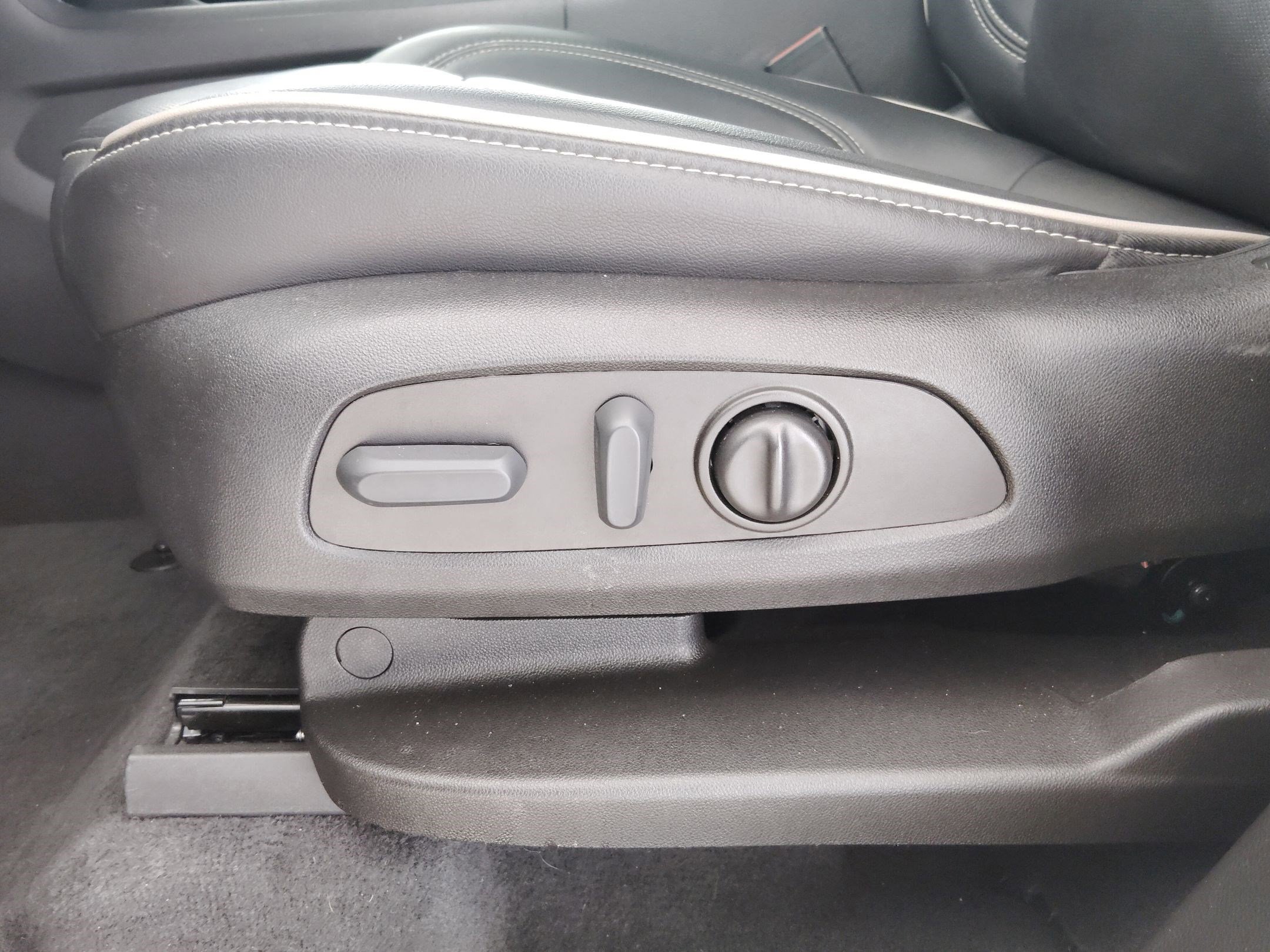 Used 2023 Chevrolet Traverse Premier w/ Redline Edition image 15