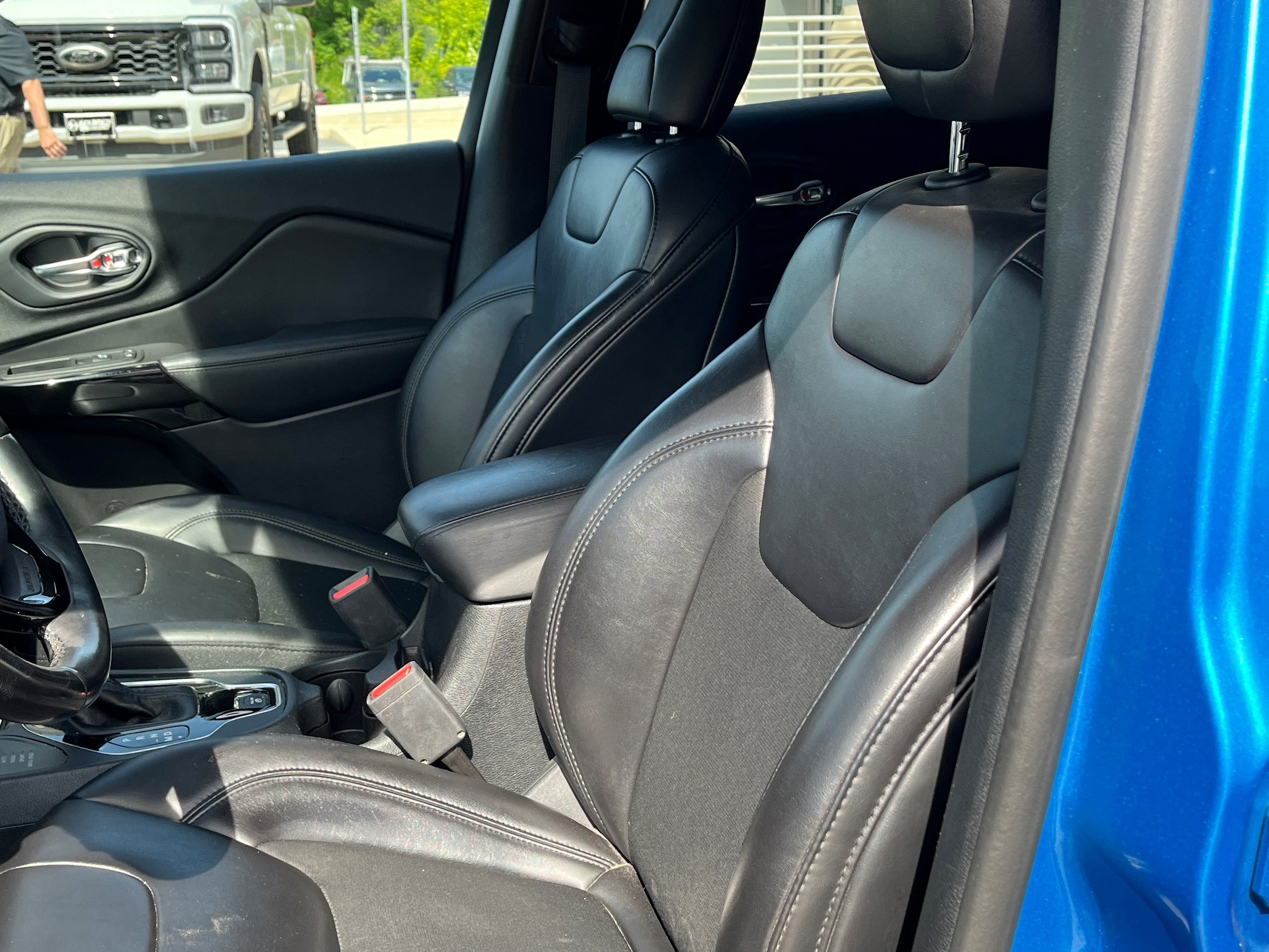Used 2020 Jeep Cherokee Latitude Plus AWD/4WD image 8