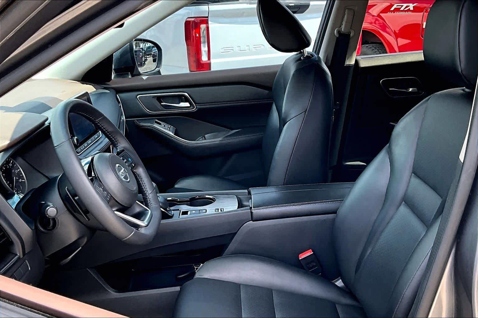 Used 2021 Nissan Rogue SV w/ Premium Package FWD image 8