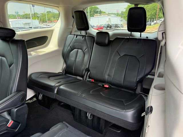Used 2024 Chrysler Pacifica Touring-L FWD image 33