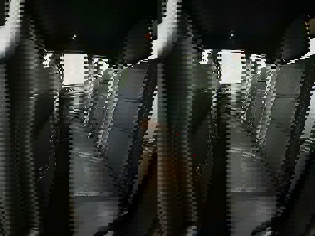 Used 2021 Jeep Grand Cherokee Laredo image 17