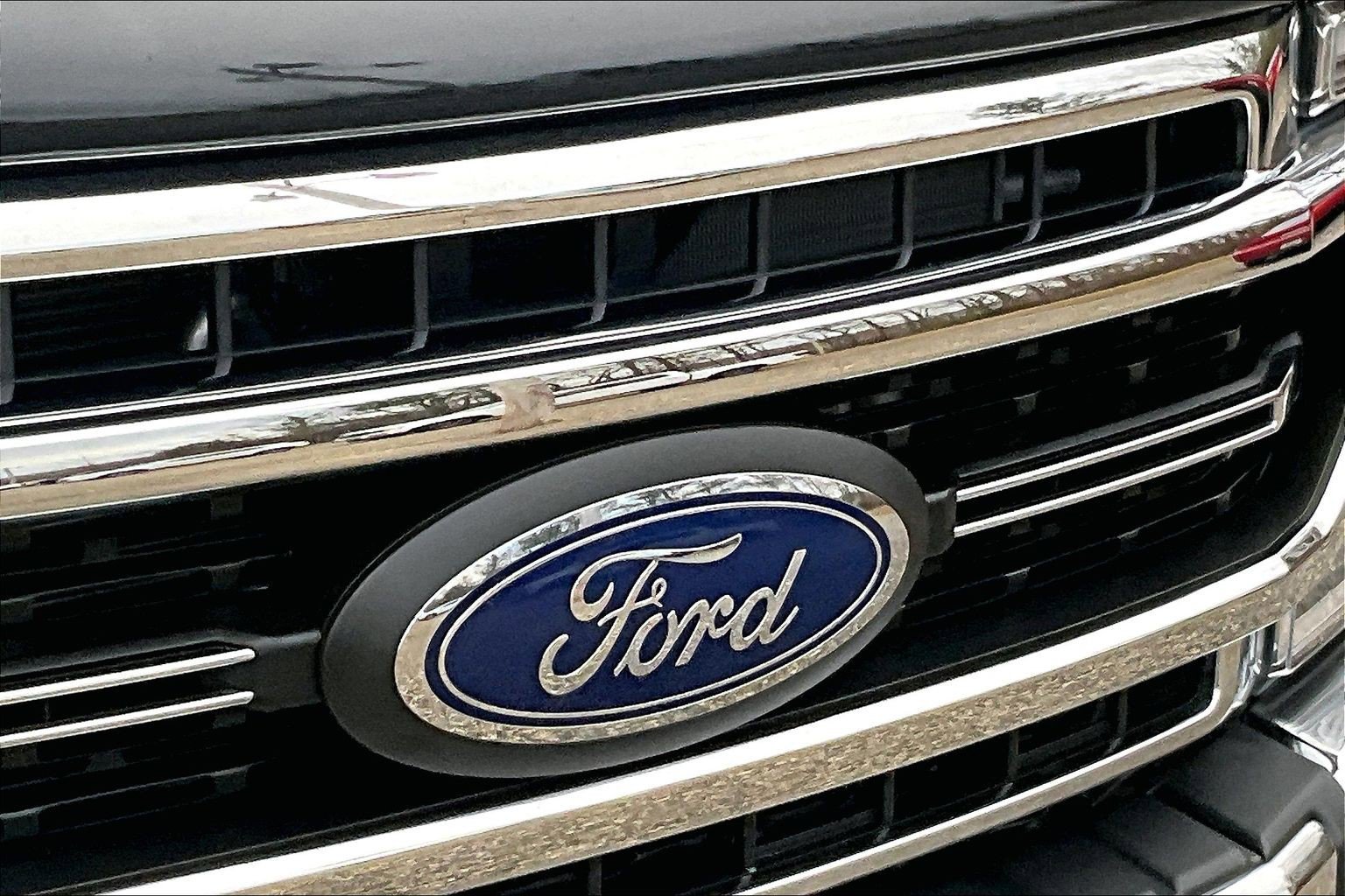 Certified 2022 Ford F350 Lariat w/ Lariat Ultimate Package AWD/4WD image 28