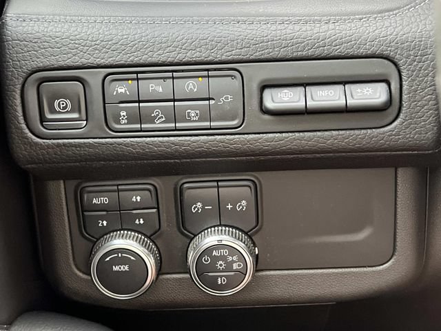 Used 2022 GMC Yukon XL Denali AWD/4WD image 29