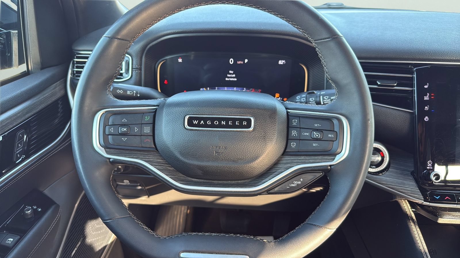 Used 2024 Jeep Wagoneer Series II w/ Flexible Seating Group AWD/4WD image 12