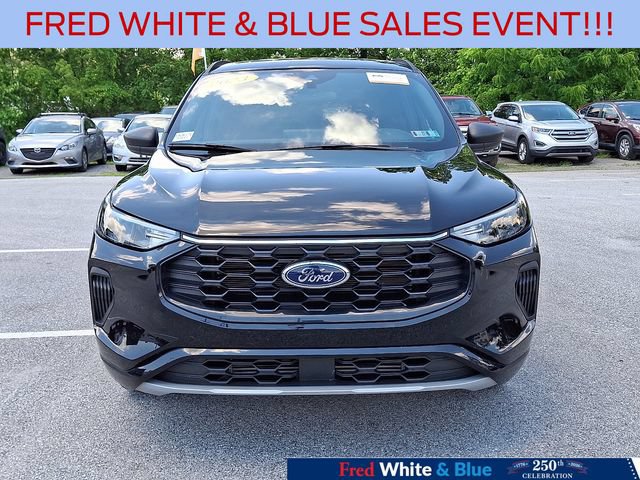 Certified 2023 Ford Escape ST-Line w/ Tech Pack #1 AWD/4WD image 3