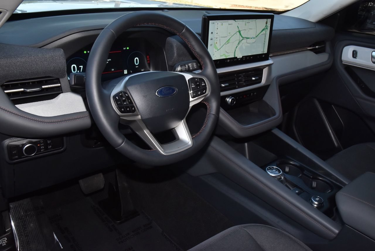 Certified 2026 Ford Explorer Active RWD image 33
