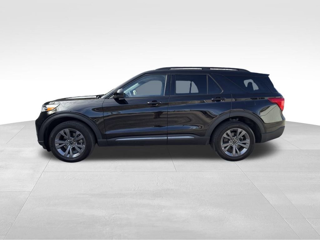 Certified 2023 Ford Explorer XLT w/ Equipment Group 202A image 2