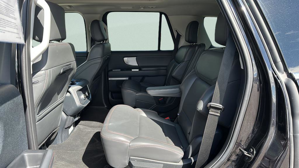 Certified 2025 Ford Expedition Active AWD/4WD image 17