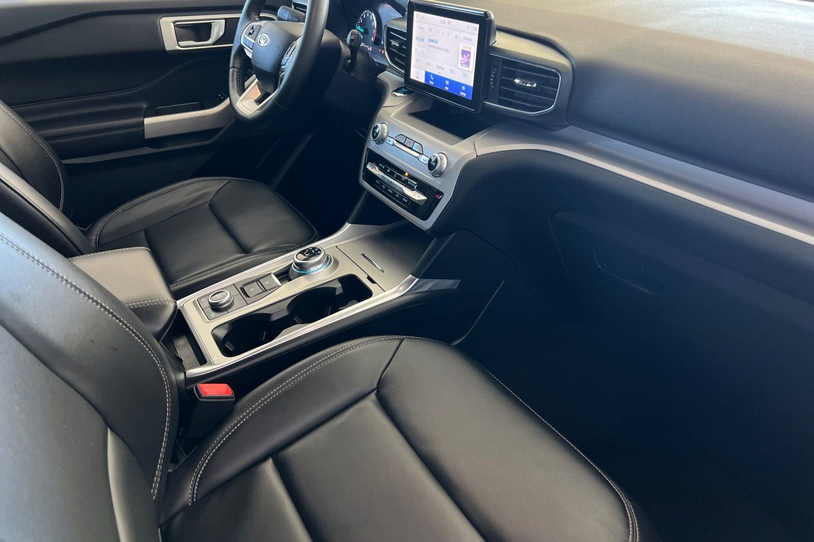 Certified 2023 Ford Explorer XLT w/ Equipment Group 202A image 19