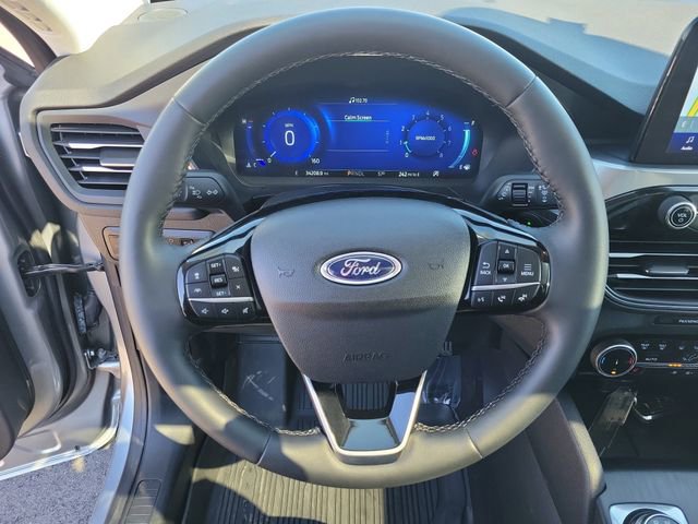Certified 2022 Ford Escape Titanium w/ Class II Trailer Tow Package AWD/4WD image 17